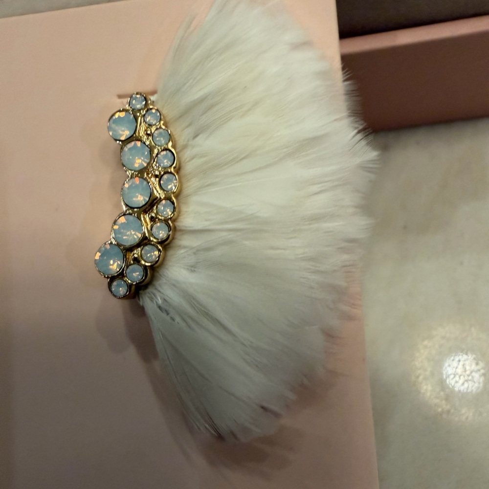 NEW Mignonne Gavigan Ivory Feather Earrings with Crystal Accents - Picture 8 of 11